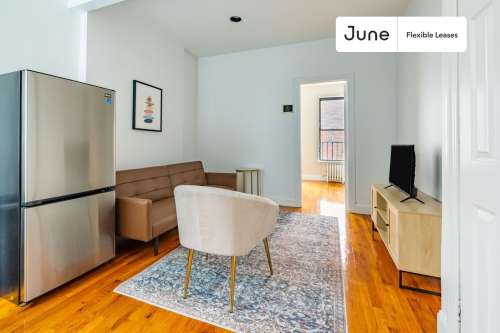 Private bedroom in 4 bed/1 bath Home 98 1