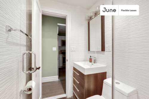 Private bedroom in 3 bed/1 bath Home 15 3