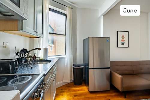 Private bedroom in 4 bed/1 bath Home 45 2