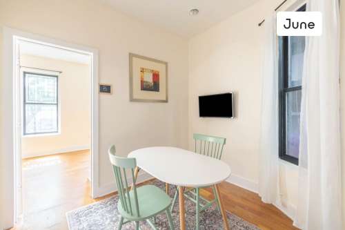 Private bedroom in 4 bed/1 bath Home 50 3
