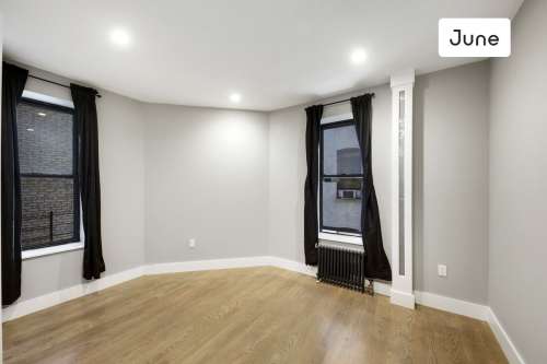 Private bedroom in 4 bed/1 bath Home 79 3