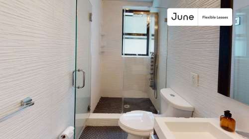 Private bedroom in 4 bed/1 bath Home 86 2