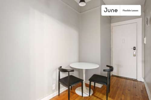 Private bedroom in 4 bed/1 bath Home 137 2