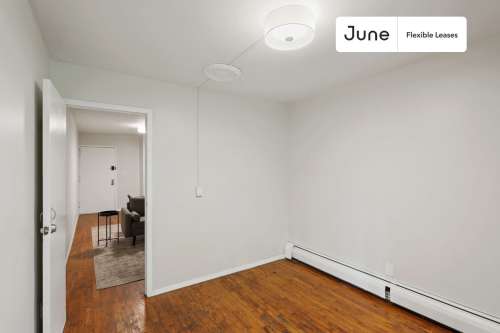 Private bedroom in 4 bed/1 bath Home 118 3