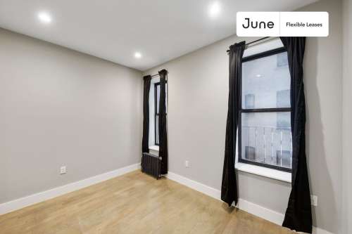 Private bedroom in 4 bed/1 bath Home 92 2