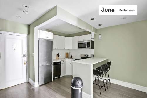 Private bedroom in 3 bed/1 bath Home 13 1