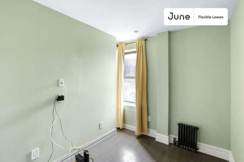 Private bedroom in 3 bed/1 bath Home 17 0