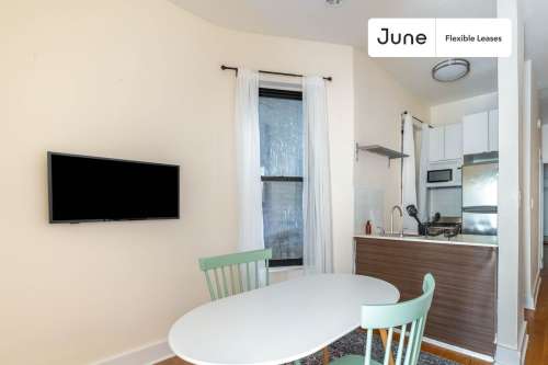 Private bedroom in 4 bed/1 bath Home 103 3