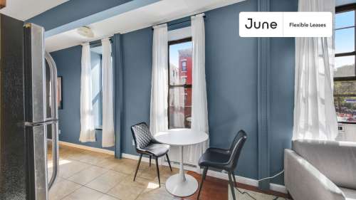 Private bedroom in 4 bed/1 bath Home 125 2