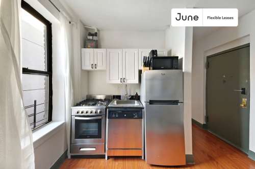Private bedroom in 4 bed/1 bath Home 111 0