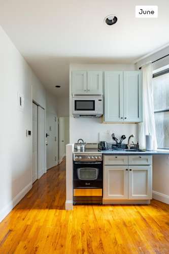Private bedroom in 4 bed/1 bath Home 47 1
