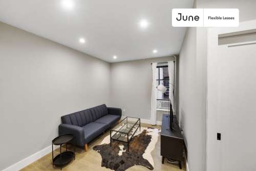 Private bedroom in 4 bed/1 bath Home 93 3
