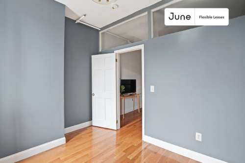 Private bedroom in 4 bed/1 bath Home 142 1