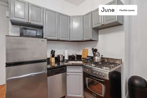 Private bedroom in 4 bed/1 bath Home 143 2