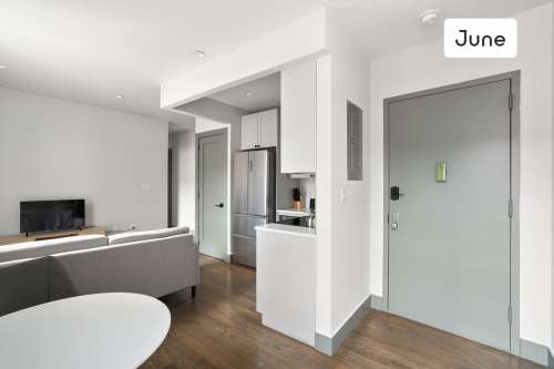 Private bedroom in 4 bed/1 bath Home 72 2