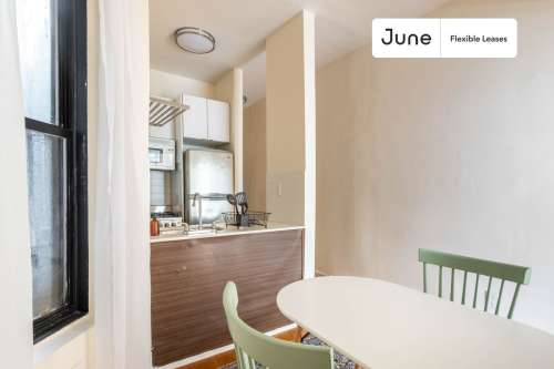 Private bedroom in 4 bed/1 bath Home 103 2