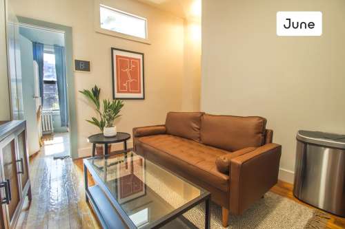 Private bedroom in 3 bed/1 bath Home 4 2
