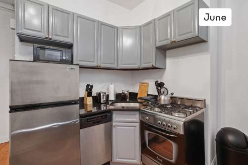 Private bedroom in 4 bed/1 bath Home 78 2