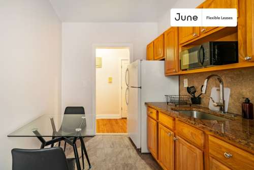 Private bedroom in 4 bed/1 bath Home 153 0