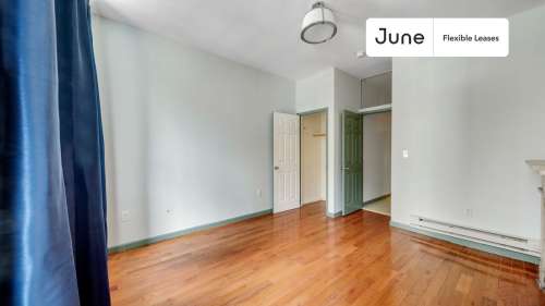Private bedroom in 4 bed/1 bath Home 157 1