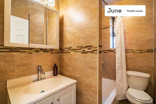 Private bedroom in 4 bed/1 bath Home 154 2