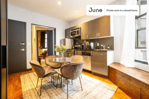 Private bedroom in 4 bed/2 bath Home 45 3
