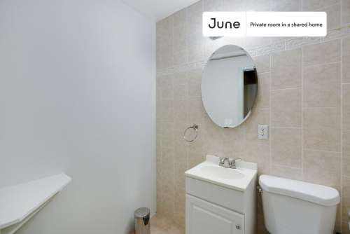 Private bedroom in 3 bed/1 bath Home 42 0
