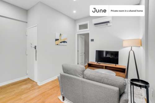 Private bedroom in 3 bed/1 bath Home 46 0