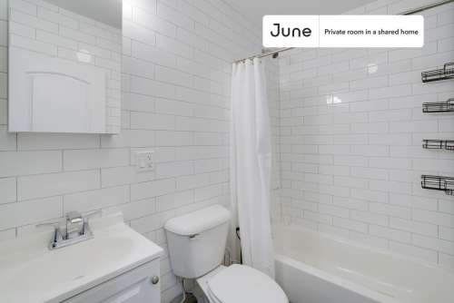Private bedroom in 3 bed/1 bath Home 47 1