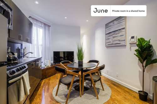 Private bedroom in 4 bed/2 bath Home 39 3