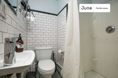 Private bedroom in 4 bed/2 bath Home 47 3