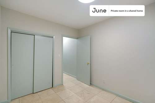 Private bedroom in 3 bed/1 bath Home 30 1