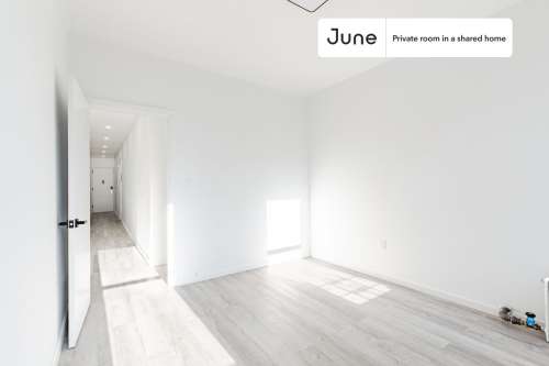 Private bedroom in 4 bed/1 bath Home 160 2