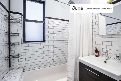 Private bedroom in 4 bed/2 bath Home 32 1