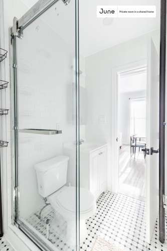 Private bedroom in 4 bed/1 bath Home 184 0