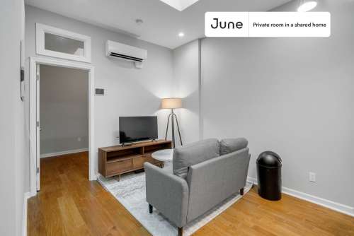 Private bedroom in 3 bed/1 bath Home 16 2