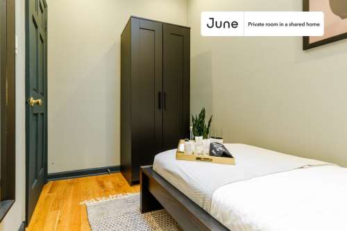 Private bedroom in 3 bed/1 bath Home 43 2