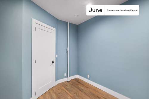Private bedroom in 4 bed/1 bath Home 171 0
