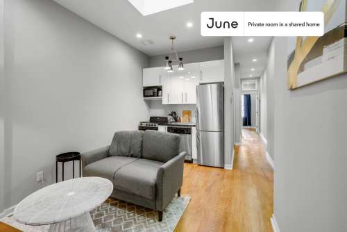 Private bedroom in 3 bed/1 bath Home 17 1