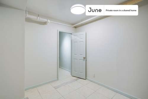 Private bedroom in 3 bed/1 bath Home 53 0