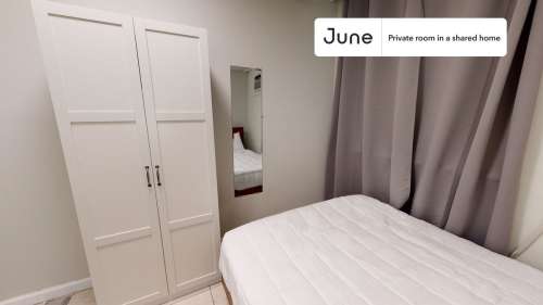 Private bedroom in 3 bed/1 bath Home 52 2