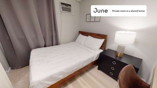 Private bedroom in 3 bed/1 bath Home 51 3