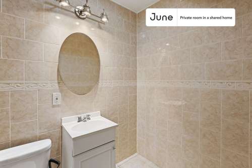 Private bedroom in 3 bed/1 bath Home 36 0