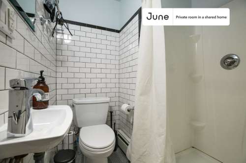 Private bedroom in 4 bed/2 bath Home 30 2