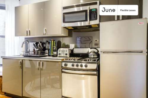 Private bedroom in 4 bed/2 bath Home 47 2