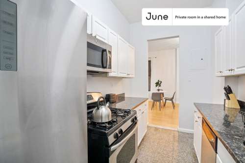 Private bedroom in 4 bed/1 bath Home 177 2