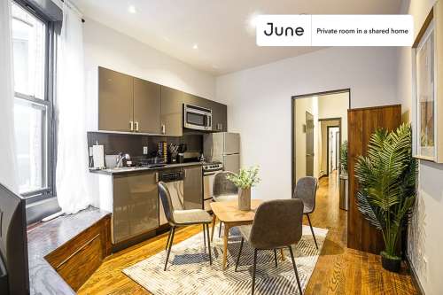 Private bedroom in 4 bed/2 bath Home 5 3