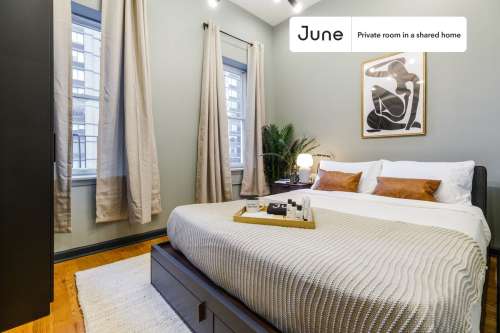 Private bedroom in 3 bed/1 bath Home 37 0