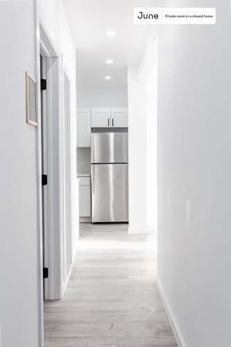 Private bedroom in 4 bed/1 bath Home 162 1