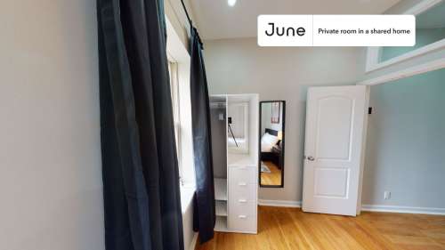 Private bedroom in 3 bed/1 bath Home 45 1